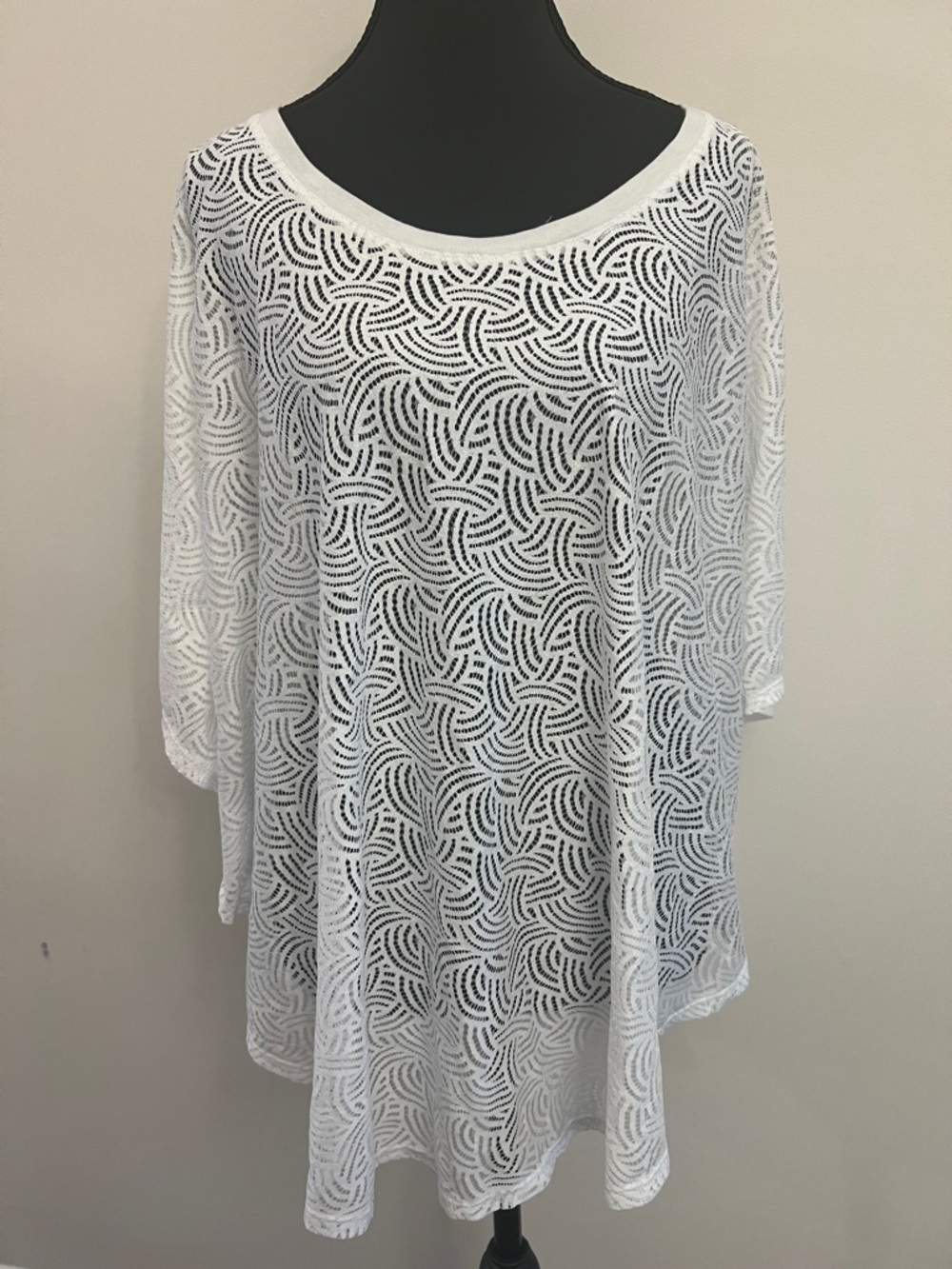 Anna & Ava White Lace Crochet poncho